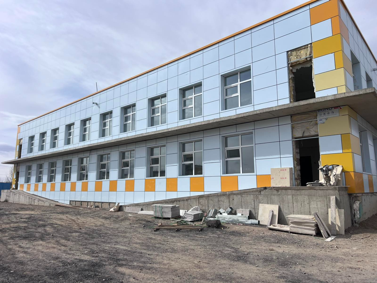 Ажлын хэсэг 150 хүүхдийн хүчин чадалтай цэцэрлэгийн барилгын явцтай танилцав